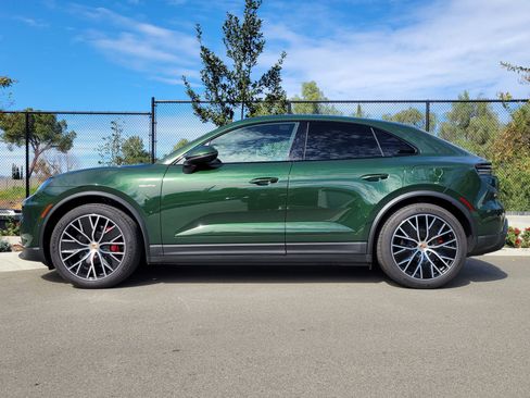 Used 2025 Porsche Macan 4S Electric image 2