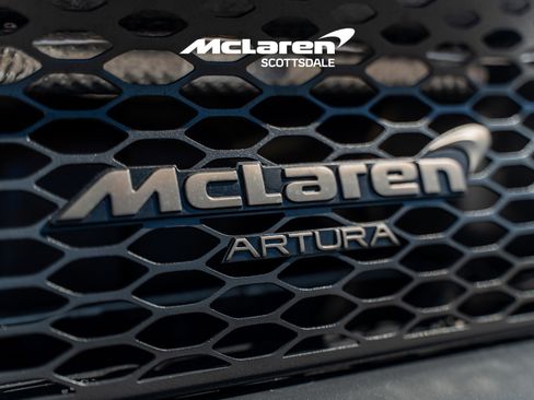 Used 2025 McLaren Artura image 15