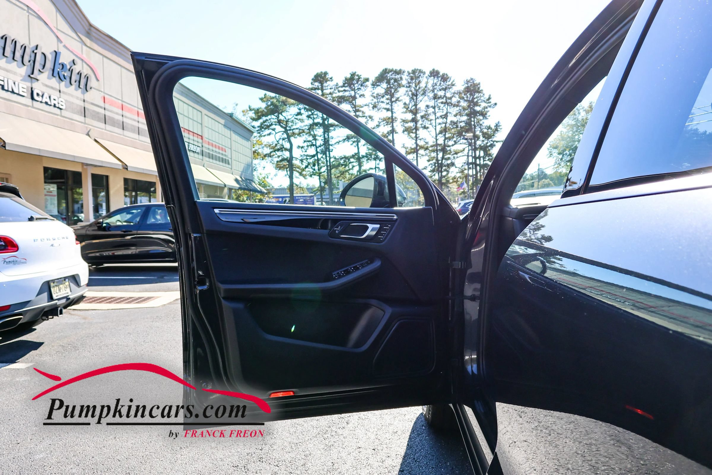 Used 2023 Porsche Macan AWD/4WD image 14