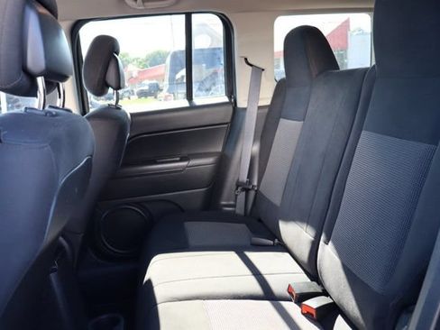 Used 2014 Jeep Patriot Latitude w/ Sun/Sound Group AWD/4WD image 21