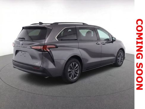 Used 2023 Toyota Sienna LE FWD image 5