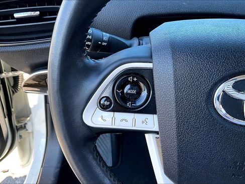 Used 2019 Toyota Prius Prime Advanced image 11