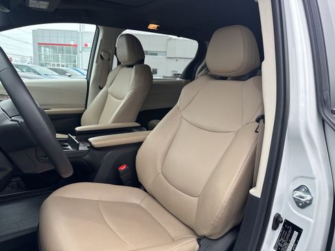 Certified 2024 Toyota Sienna XLE image 11