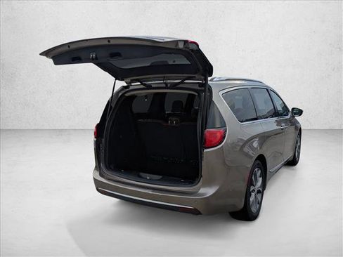 Used 2018 Chrysler Pacifica Limited w/ Advanced Safetytec Group image 5