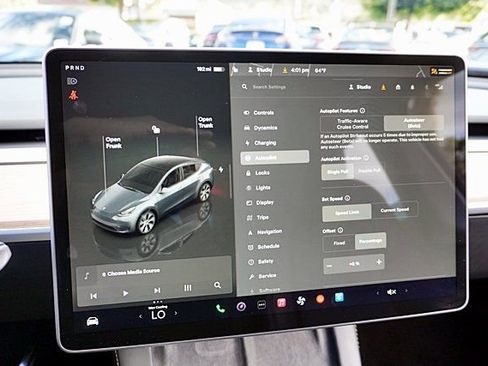 Used 2023 Tesla Model Y 2WD image 26