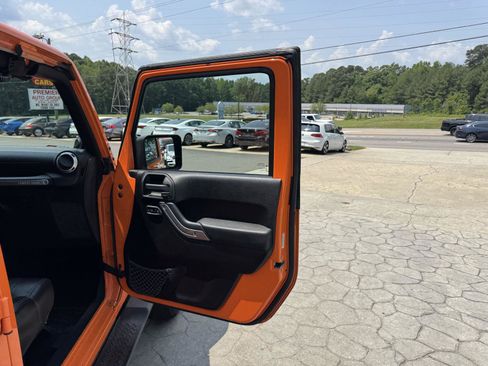 Used 2012 Jeep Wrangler Unlimited Sahara w/ Connectivity Group AWD/4WD image 17