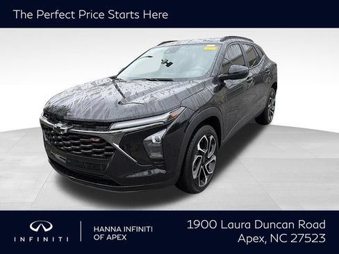 Used 2025 Chevrolet Trax RS w/ Driver Confidence Package FWD image 1