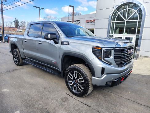 Used 2024 GMC Sierra 1500 AT4 w/ Technology Package image 2