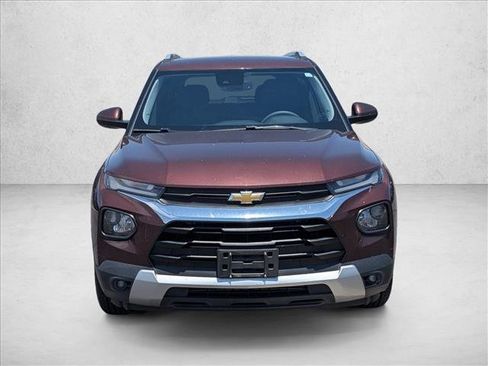 Used 2022 Chevrolet TrailBlazer LT w/ Convenience Package FWD image 2