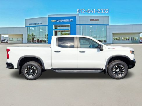 Used 2022 Chevrolet Silverado 1500 ZR2 w/ Technology Package image 8