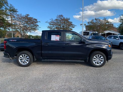 Used 2022 Chevrolet Silverado 1500 Custom image 2