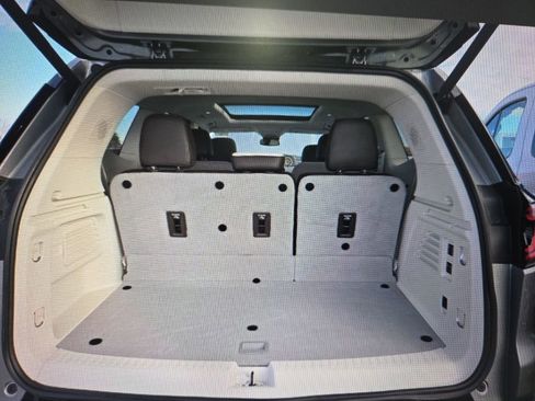 Used 2024 GMC Acadia Denali image 13