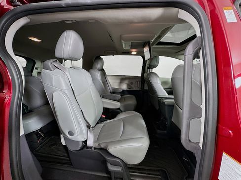 Certified 2023 Toyota Sienna XLE image 31