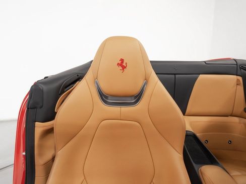 Used 2019 Ferrari Portofino RWD image 56
