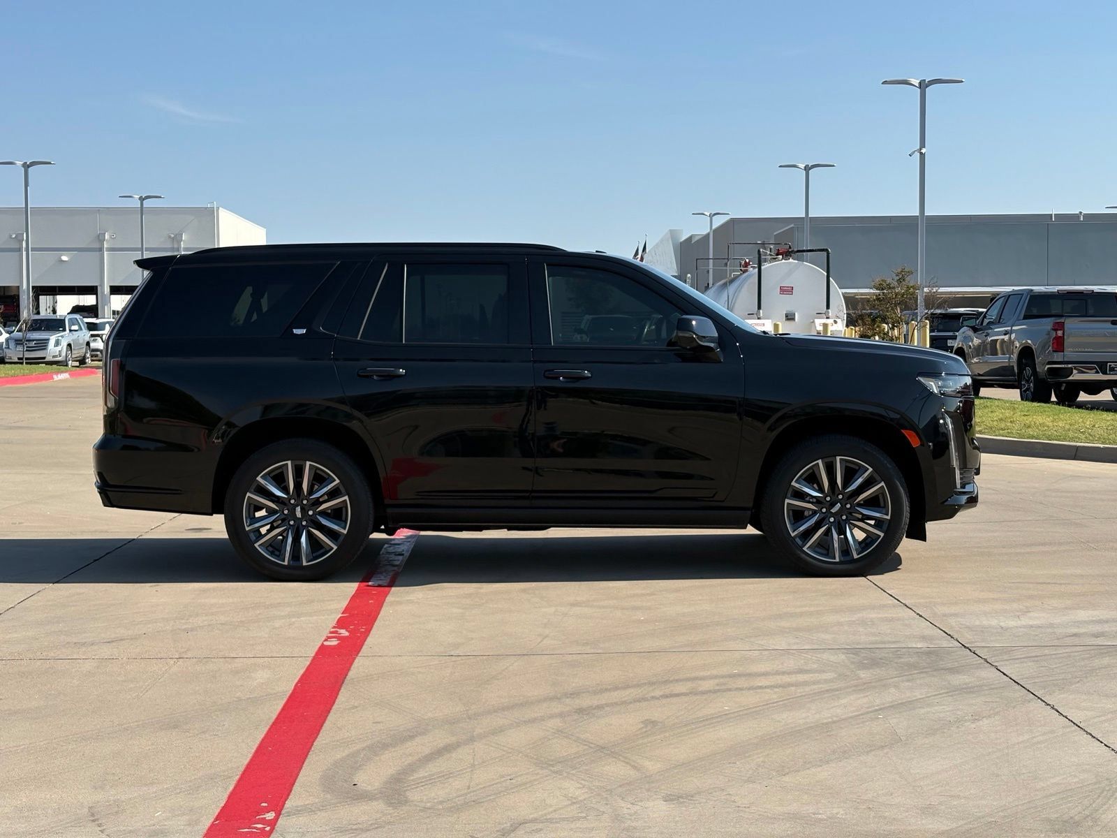 Used 2024 Cadillac Escalade Sport Platinum w/ Heavy-Duty Trailer Package AWD/4WD image 8