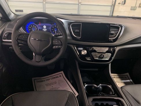 New 2026 Chrysler Pacifica Limited w/ S Appearance Package image 4