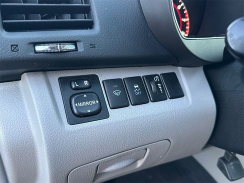 Used 2012 Toyota Highlander FWD image 22