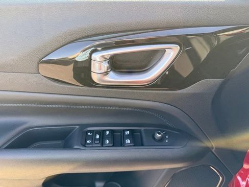 New 2026 Jeep Compass Latitude image 13