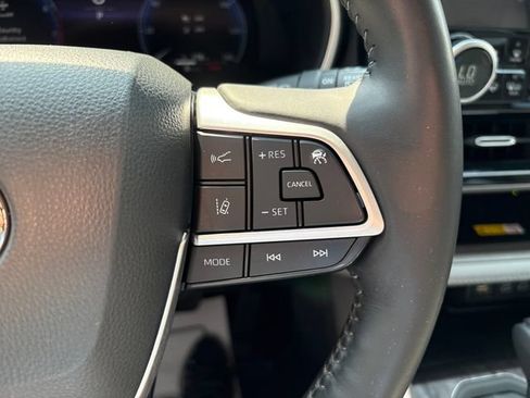 Used 2023 Toyota Highlander Limited AWD/4WD image 12