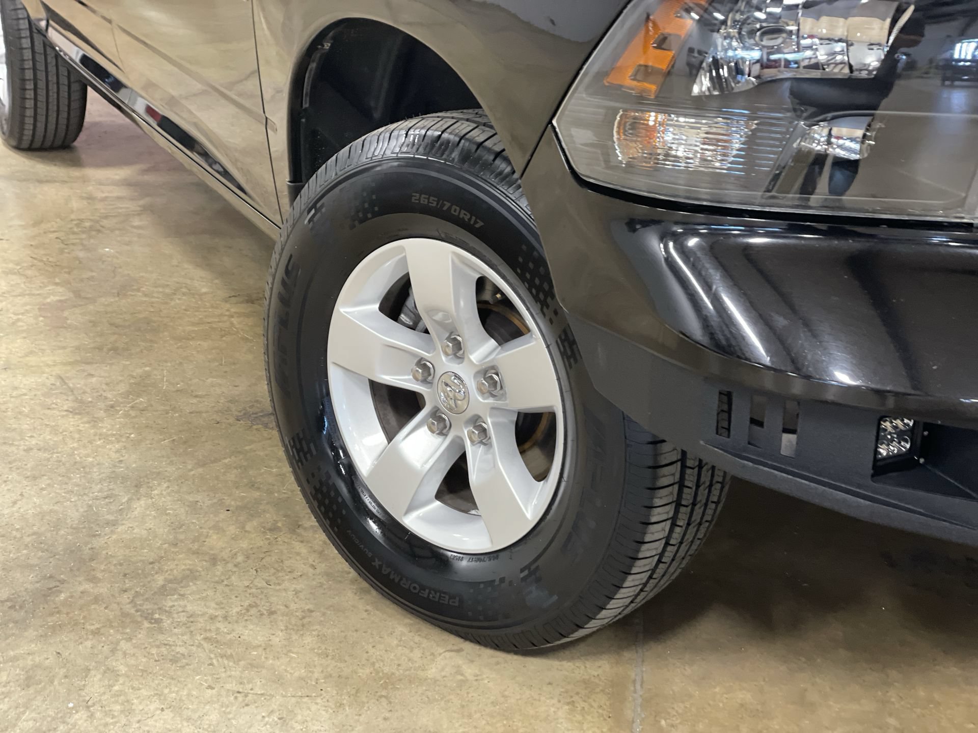 Used 2022 RAM 1500 Classic SLT AWD/4WD image 11