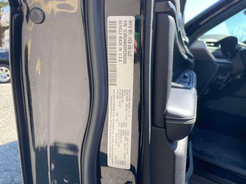 Used 2023 Jeep Grand Cherokee Altitude image 19