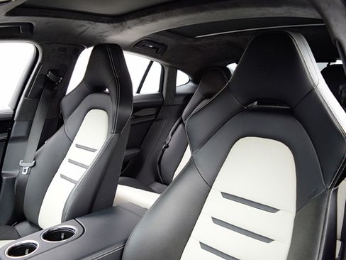 Used 2023 Porsche Panamera GTS image 25