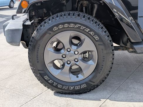 Used 2017 Jeep Wrangler Freedom Edition image 9