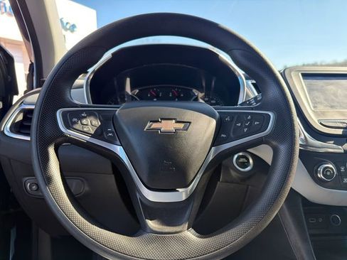 Certified 2022 Chevrolet Equinox LS w/ LS Convenience Package FWD image 18