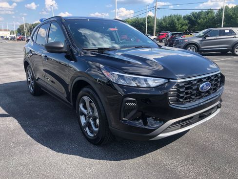 Used 2025 Ford Escape ST-Line w/ Cold Weather Package AWD/4WD image 7