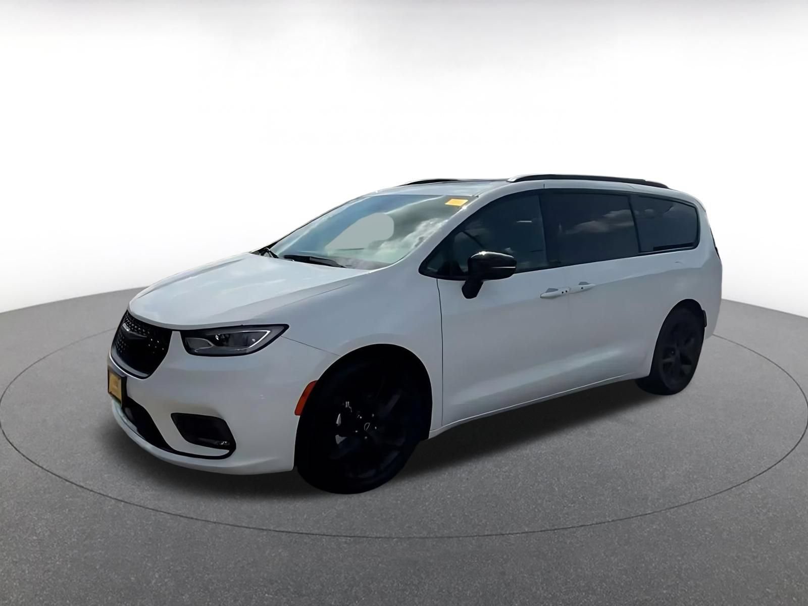 Used 2025 Chrysler Pacifica Limited FWD image 7