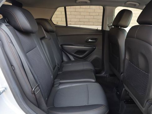Used 2021 Chevrolet Trax LT w/ LT Convenience Package FWD image 26