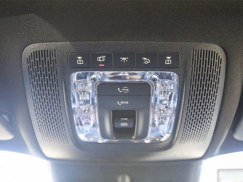 Used 2024 Mercedes-Benz GLB 250 4MATIC image 18