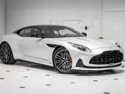 Used 2024 Aston Martin DB12 Coupe image 36