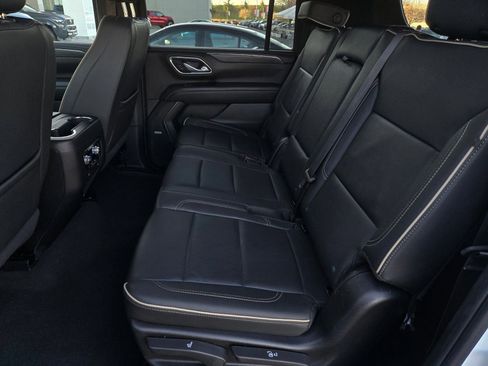 Used 2024 GMC Yukon XL SLT AWD/4WD image 12