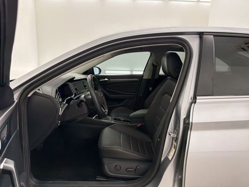 Used 2024 Volkswagen Jetta SE w/ Panoramic Sunroof Package FWD image 5
