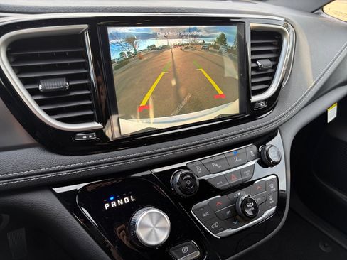 New 2026 Chrysler Pacifica Select image 25