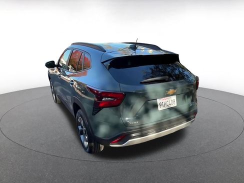Used 2025 Chevrolet Trax LT image 11
