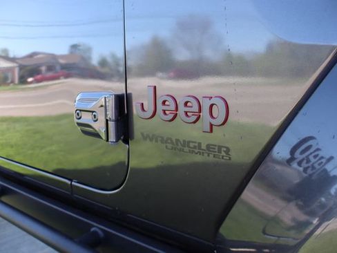 Used 2018 Jeep Wrangler Unlimited Rubicon AWD/4WD image 2