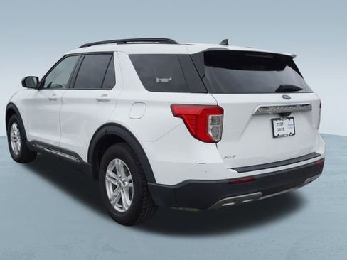 Used 2023 Ford Explorer XLT w/ Equipment Group 202A image 5