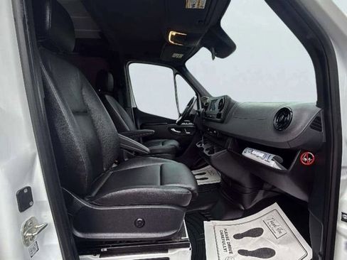 Used 2021 Mercedes-Benz Sprinter 2500 image 12