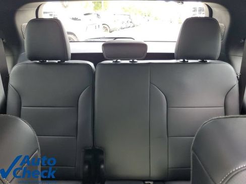 Certified 2025 Chevrolet Traverse LT FWD image 12