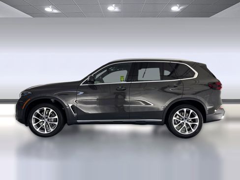 Used 2026 BMW X5 sDrive40i w/ Premium Package image 2