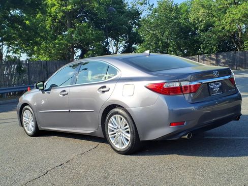 Used 2015 Lexus ES 350 w/ Luxury Package FWD image 4