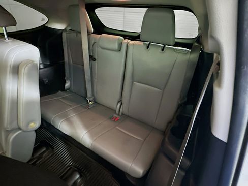 Used 2020 Toyota Highlander XLE image 31