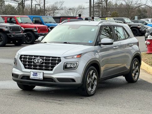 Used 2021 Hyundai Venue SEL w/ Cargo Package image 3