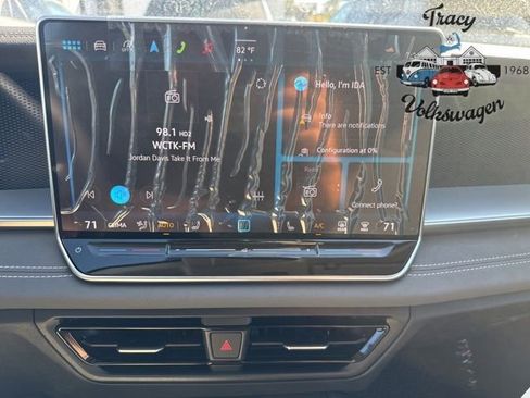 New 2025 Volkswagen Tiguan SE image 11