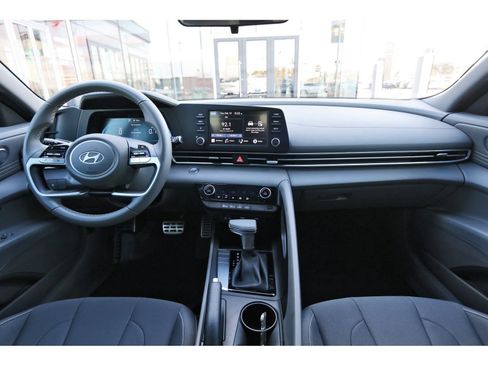 Certified 2025 Hyundai Elantra Sport image 12