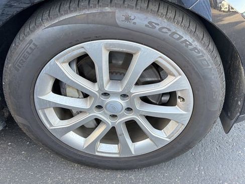 Used 2025 Land Rover Range Rover Sport SE image 4