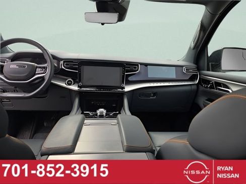 Used 2023 Jeep Grand Wagoneer Series II AWD/4WD image 12
