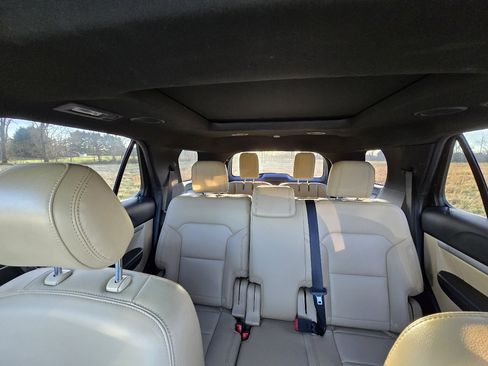 Used 2017 Ford Explorer XLT w/ Equipment Group 202A image 37